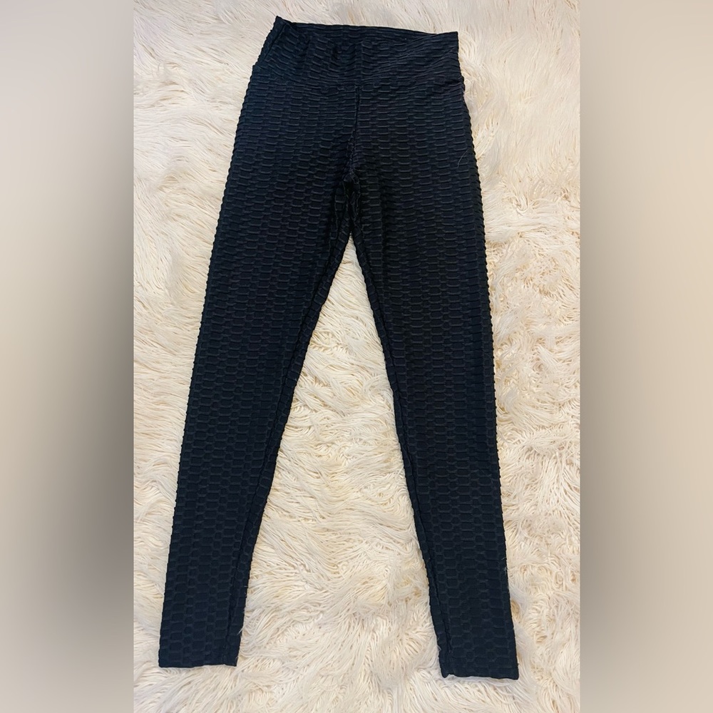 Butt lifting black leggings